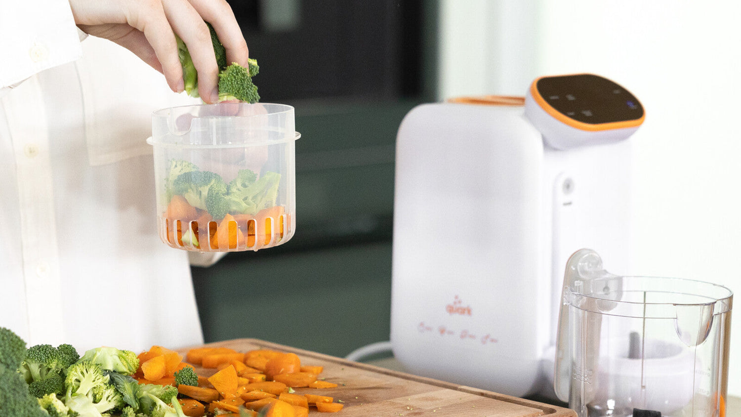 Quark Baby Quook baby food maker with vegetables added for a materials cleaning and capacity buying guide