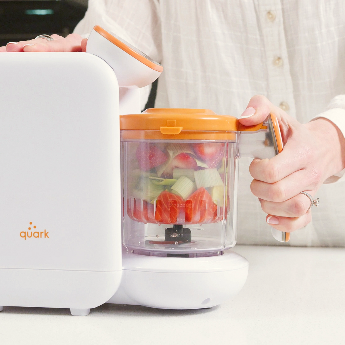 Quook baby food maker blending fresh strawberries and vegetables — homemade fruit purée baby food processor BPA-free dishwasher safe