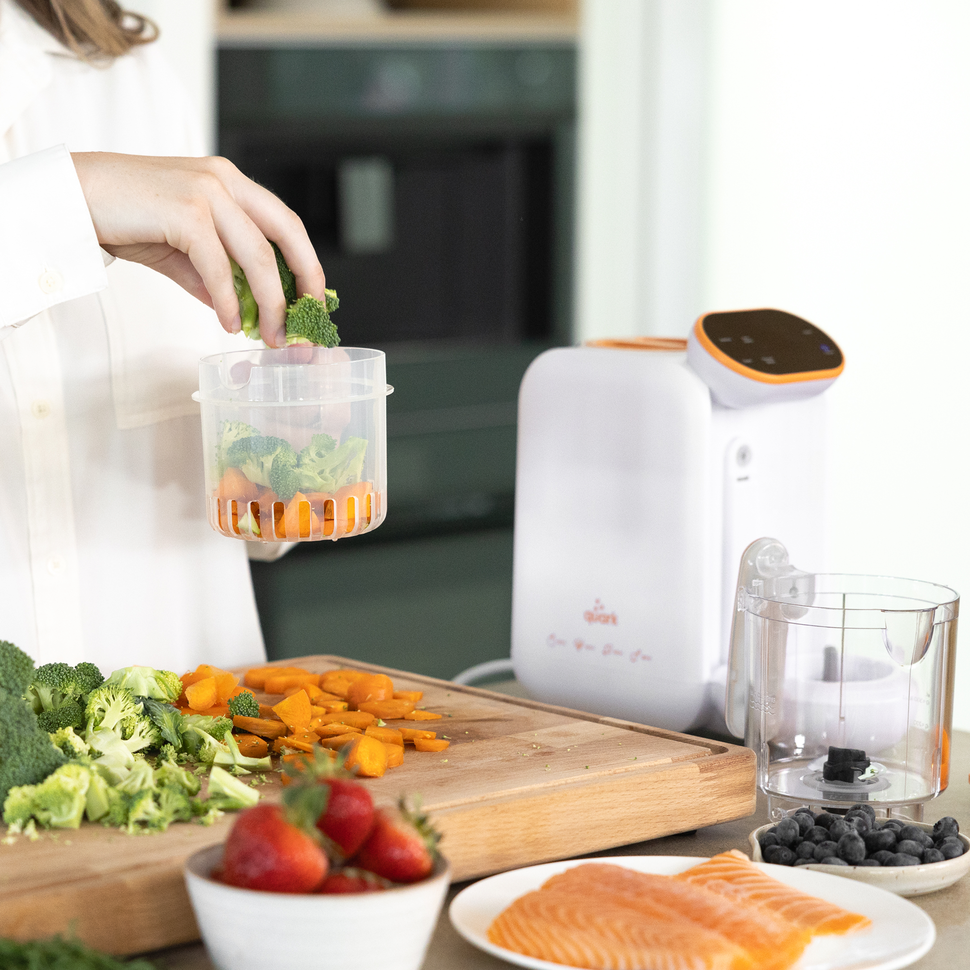 Quark Quook baby food maker with vegetables