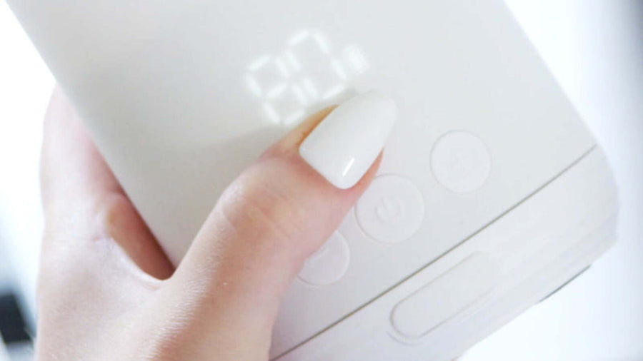 The BuubiBottle Portable Milk Warmer PRO control panel and temperature display